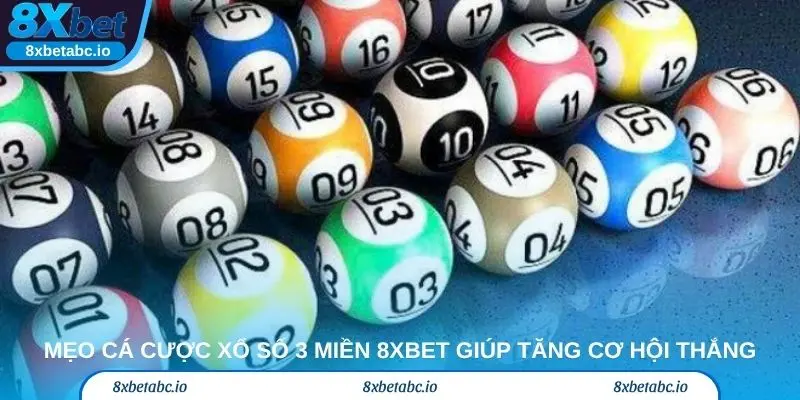 Hình đối chiếu giữa tờ vé số giấy truyền thống và màn hình đặt cược theo kết quả xổ số trực tuyến